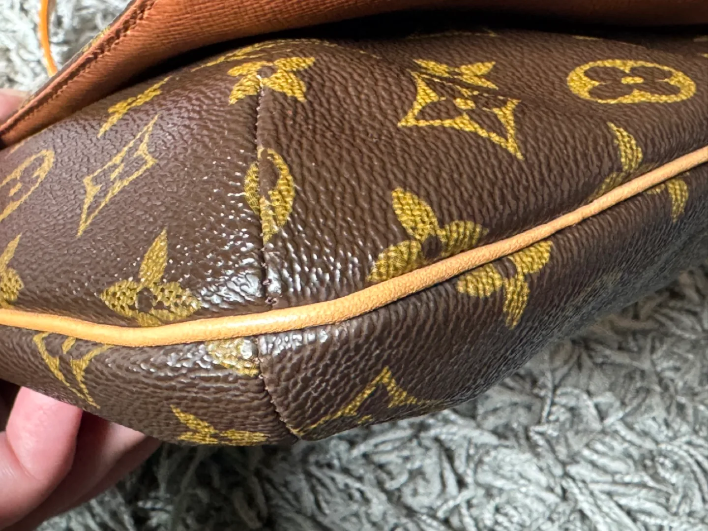 Authentic Louis Vuitton musette Tango long strap image indicator(9)