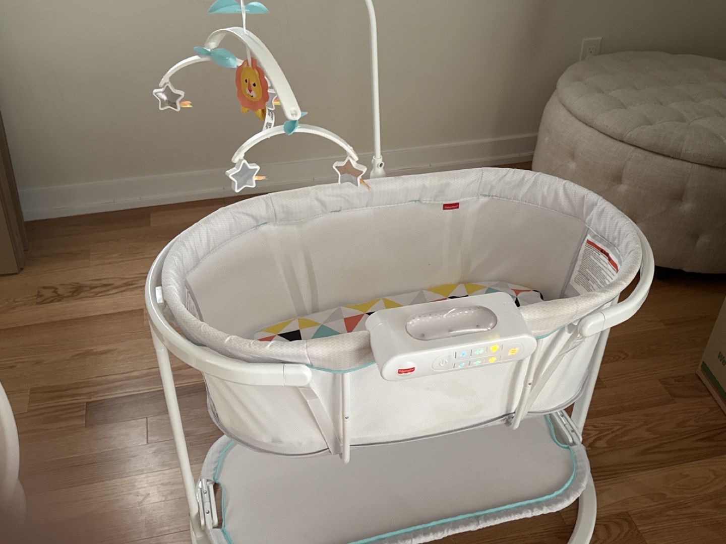 Baby Bassinet with Vibrations and Mobile