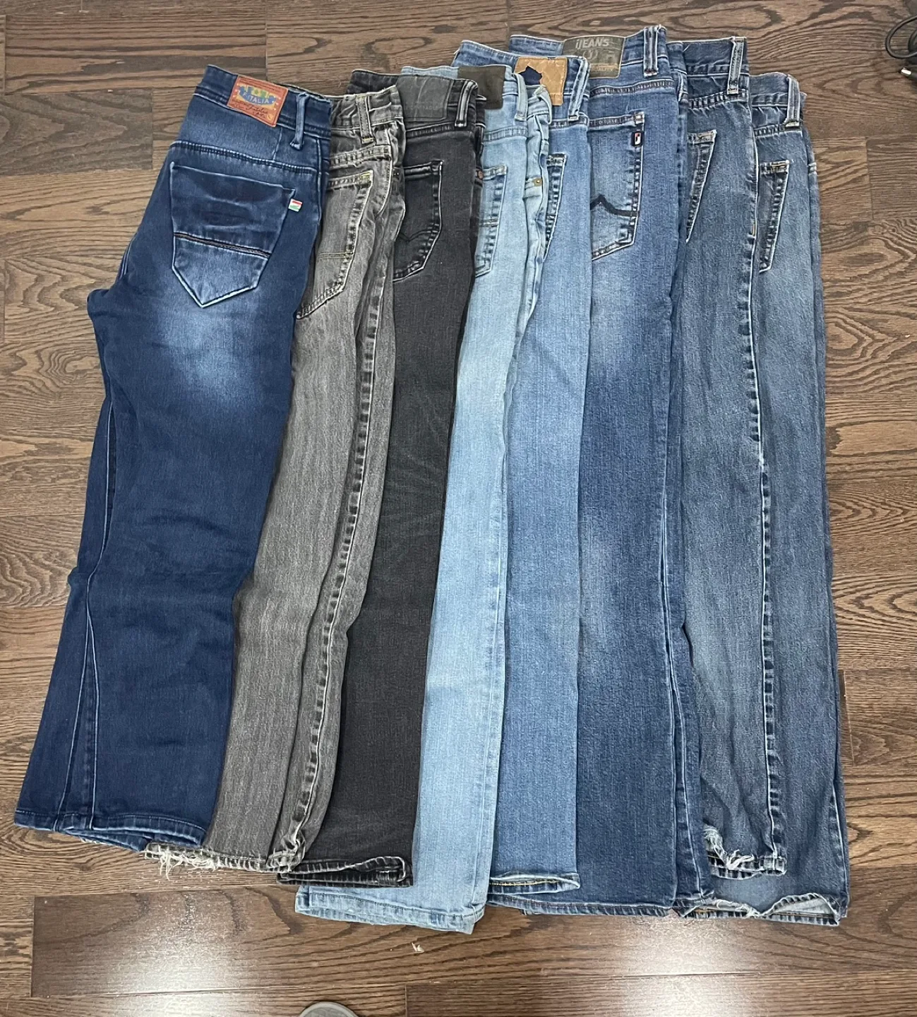 Men's Jeans assorted sizes 28-30 to 32-32 thumbnail