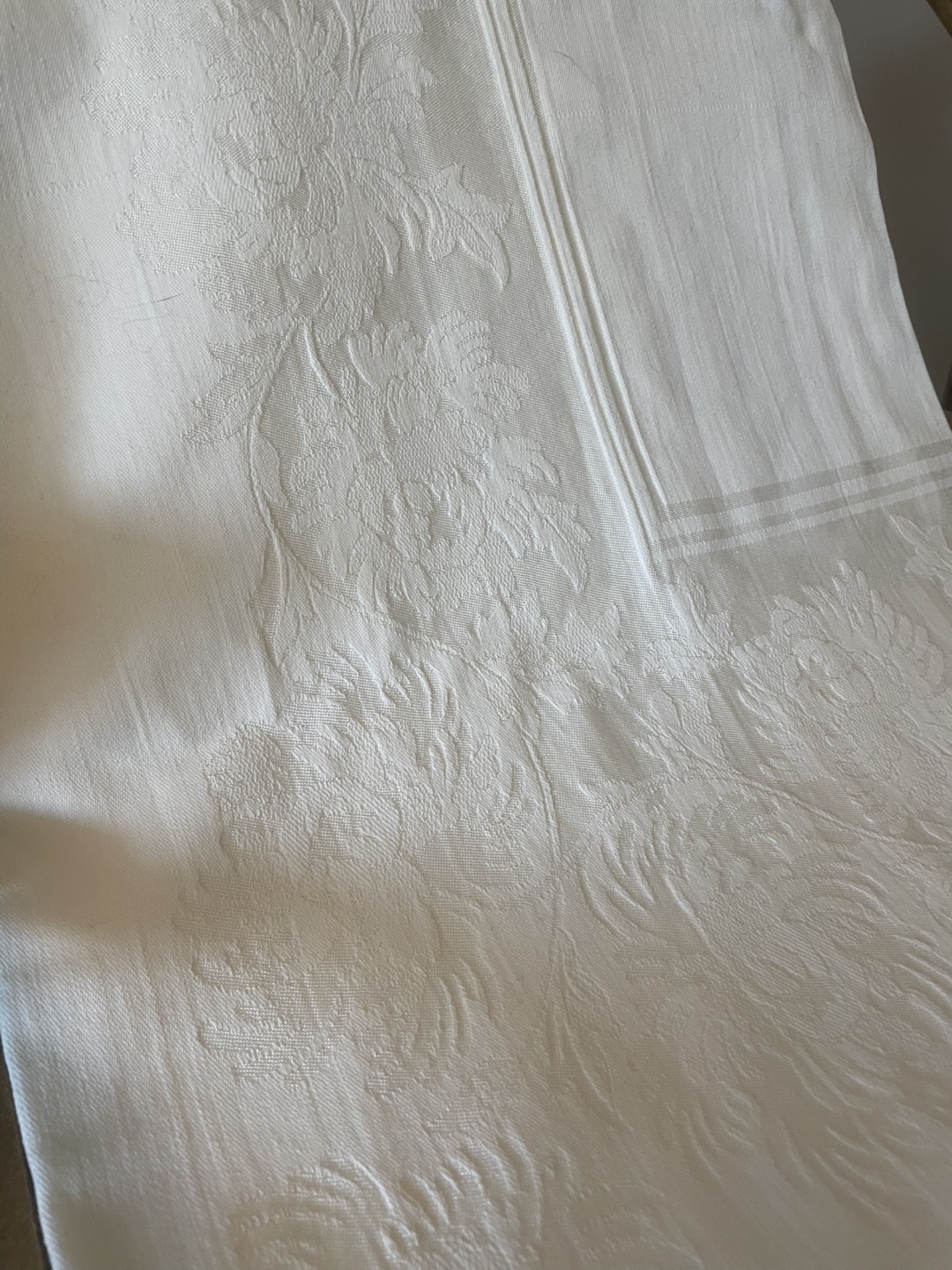 Vintage White Damask Tablecloth - photo 2