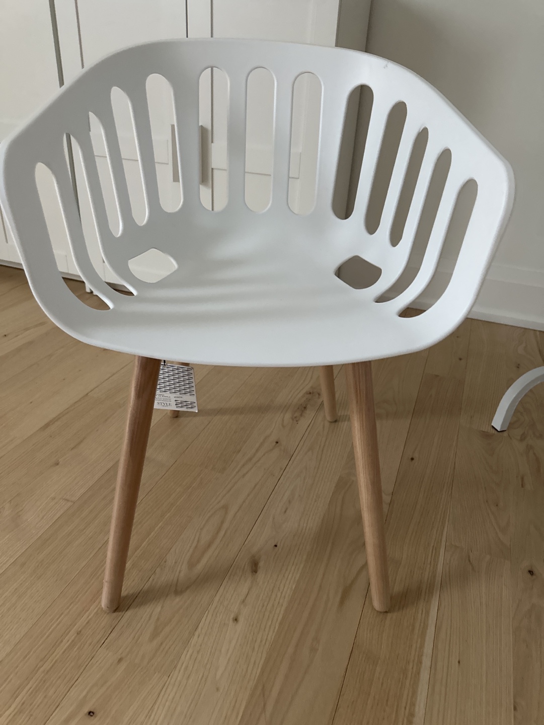 White Plastic Chair with Wooden Legs - photo 2