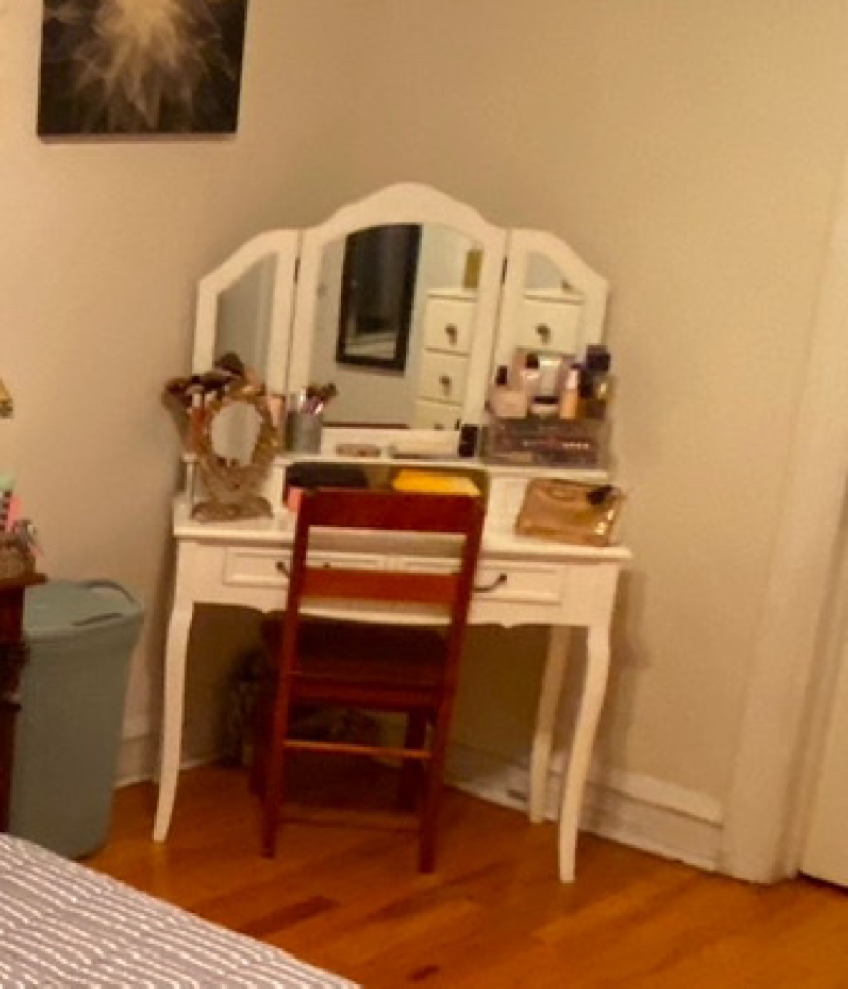 White vanity with optional stool - photo 3
