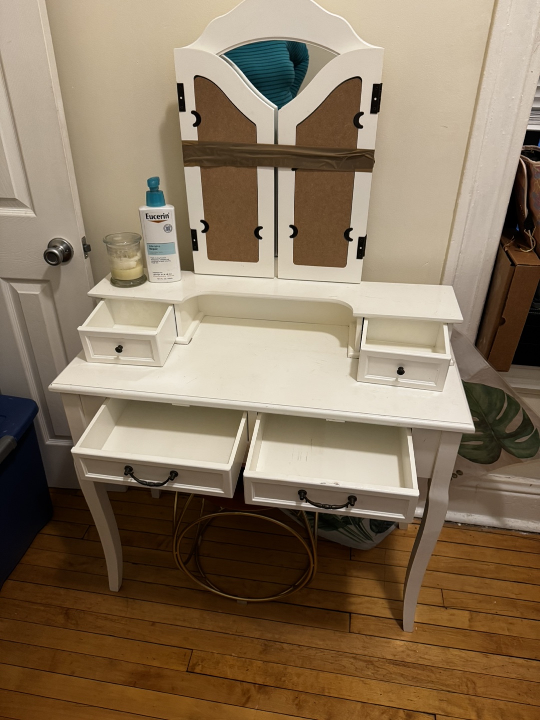 White vanity with optional stool - photo 2
