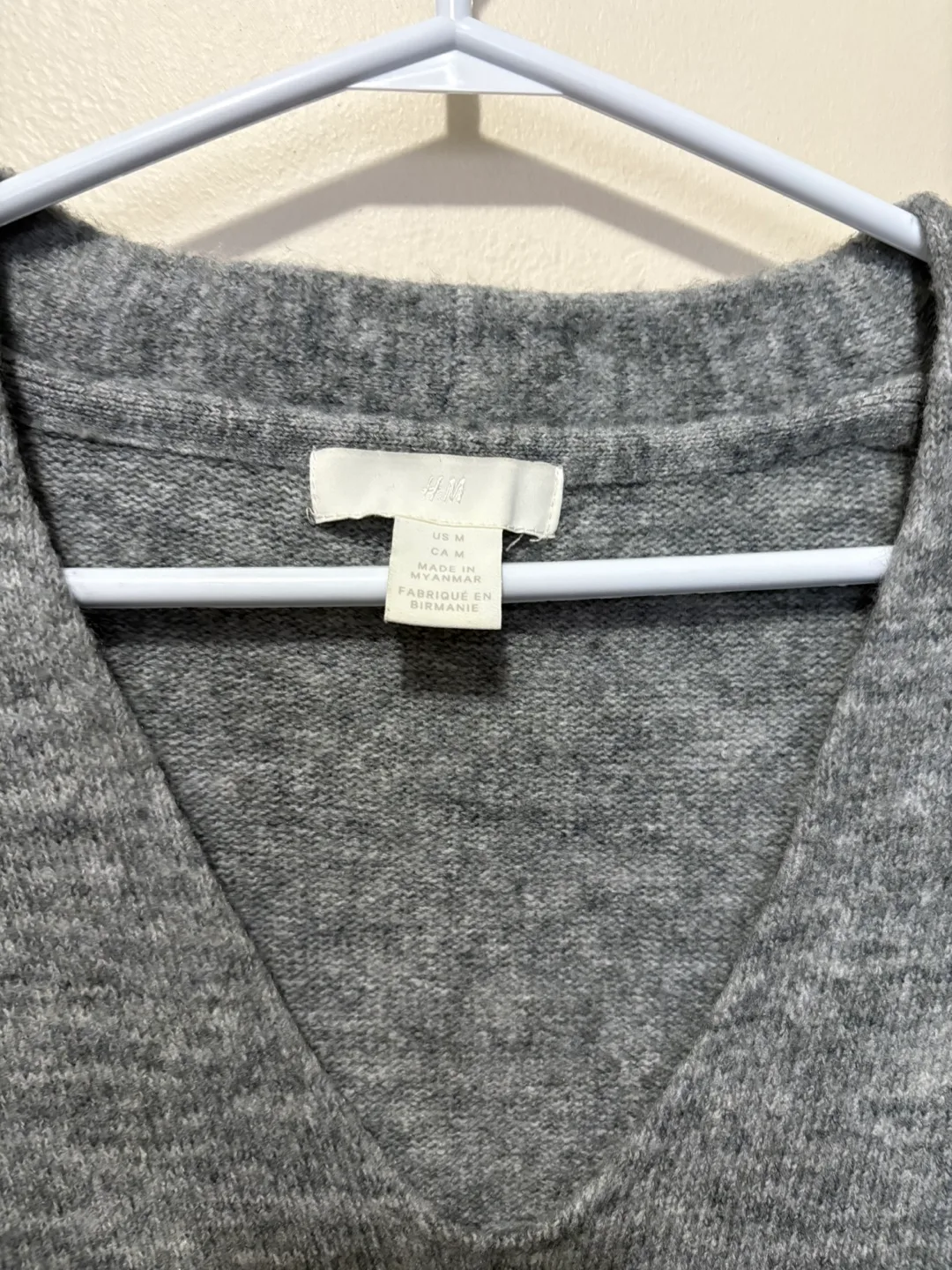Grey H&M V-Neck Knit Sweater - Size M image indicator(3)