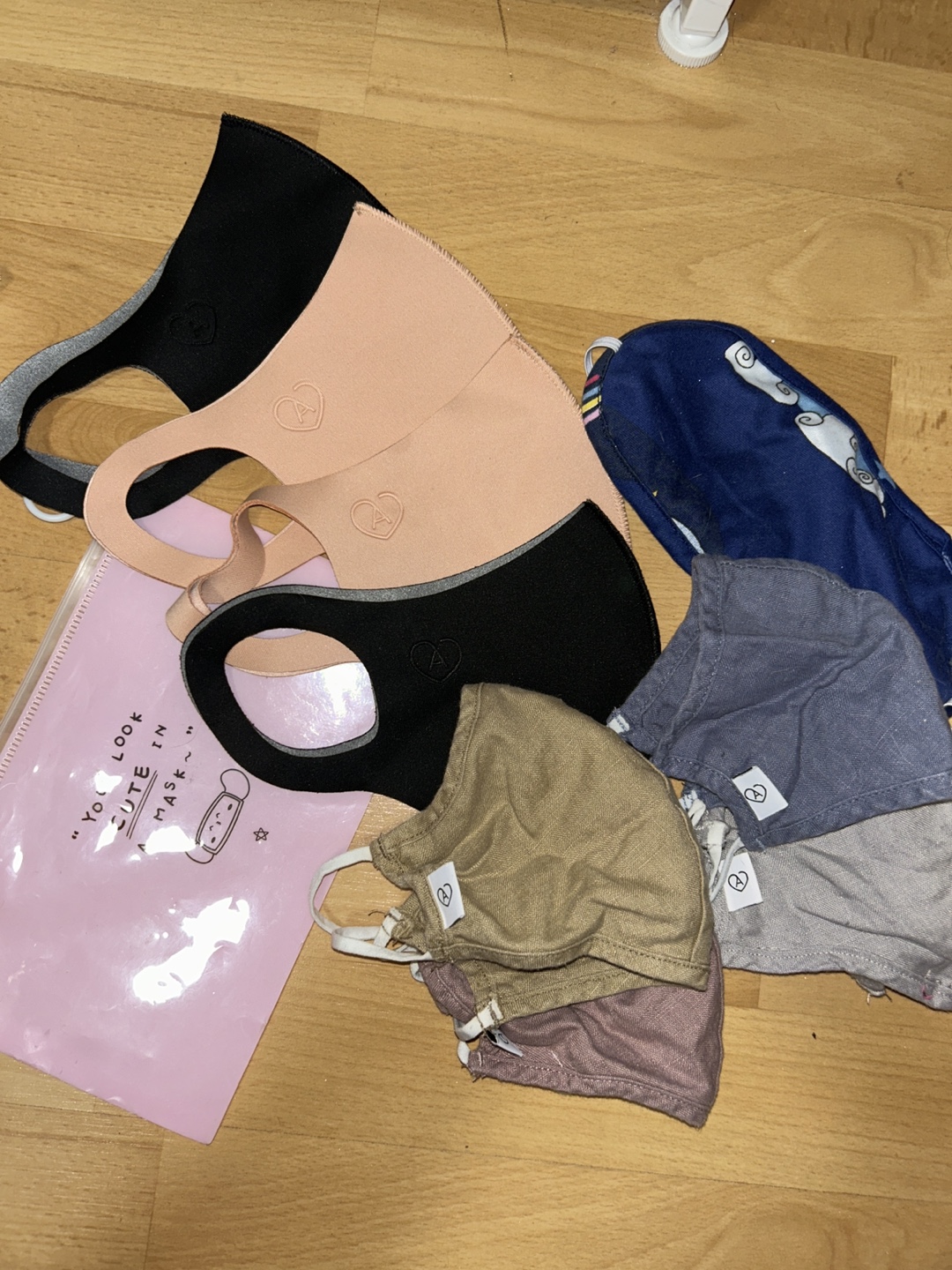 Aritzia Face Masks + Mask Case - photo 4