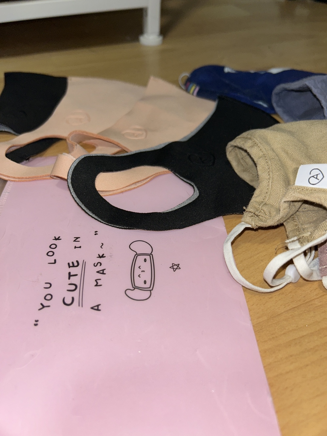 Aritzia Face Masks + Mask Case - photo 3