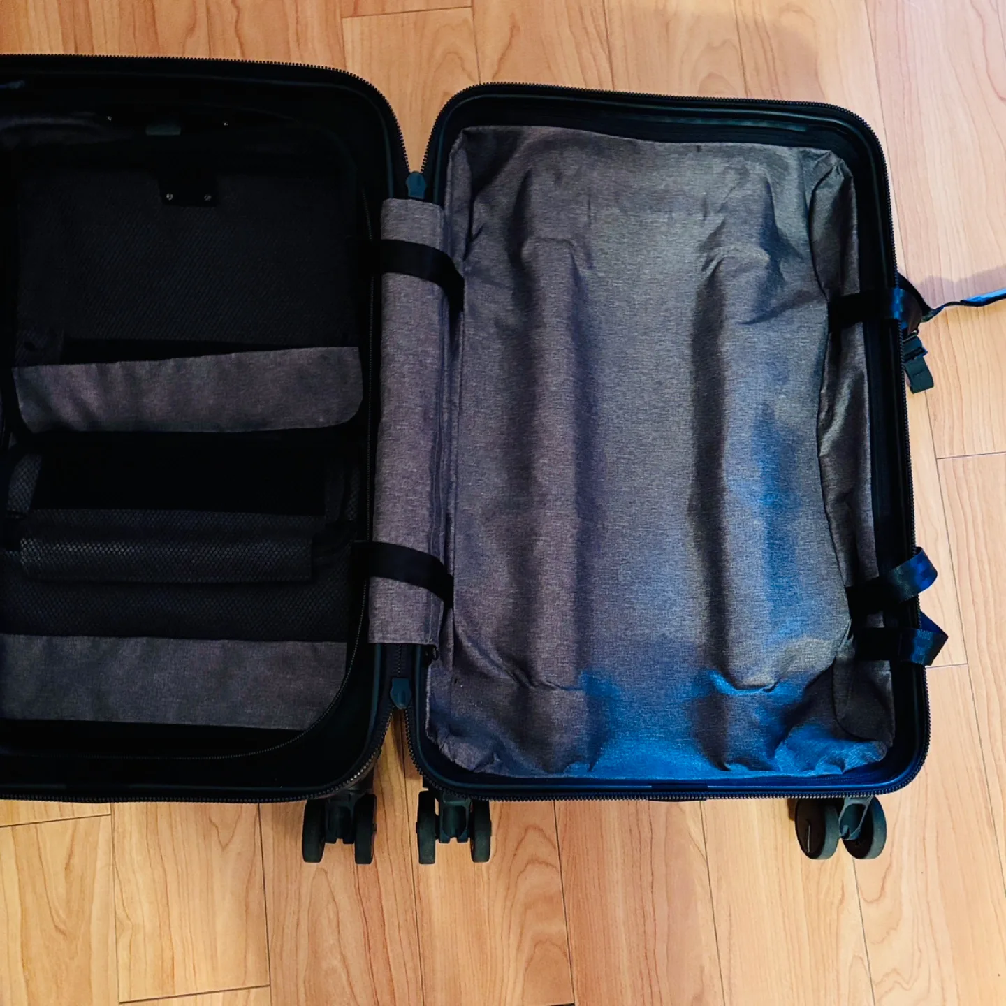 $1000+ NOMATIC Carry-On Pro Suitcase / Luggage / Bag image indicator(5)