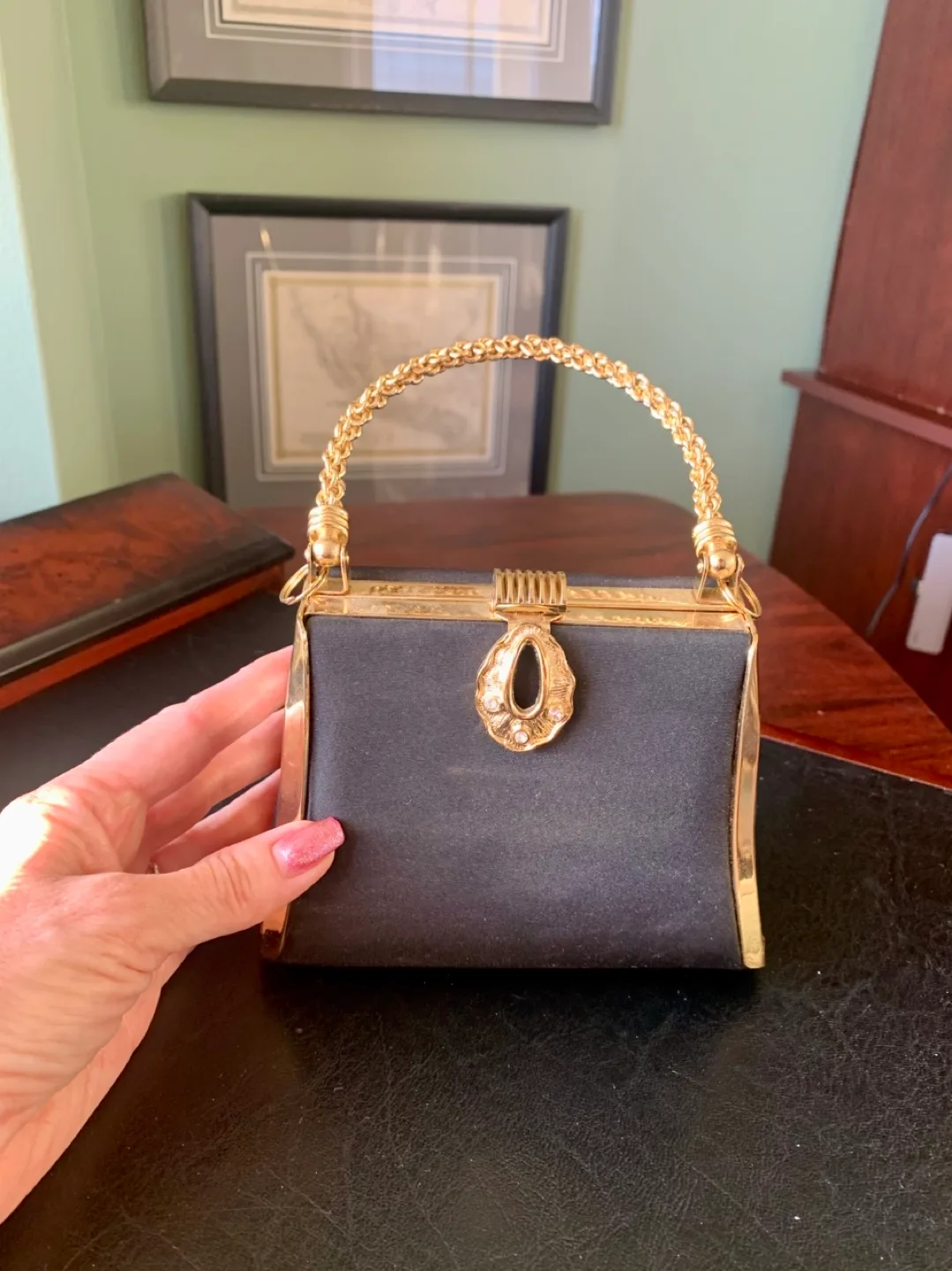 Adorable Black Evening Bag with Gold Chain Handle image indicator(5)