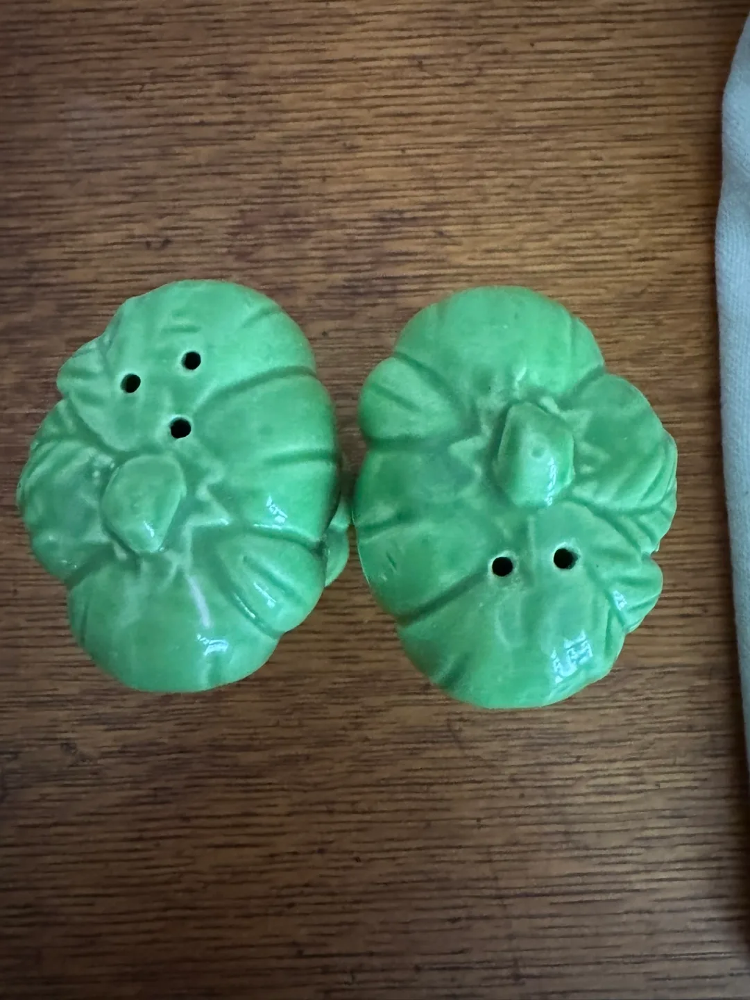 Vintage Ceramic Celery Salt and Pepper Shakers image indicator(3)