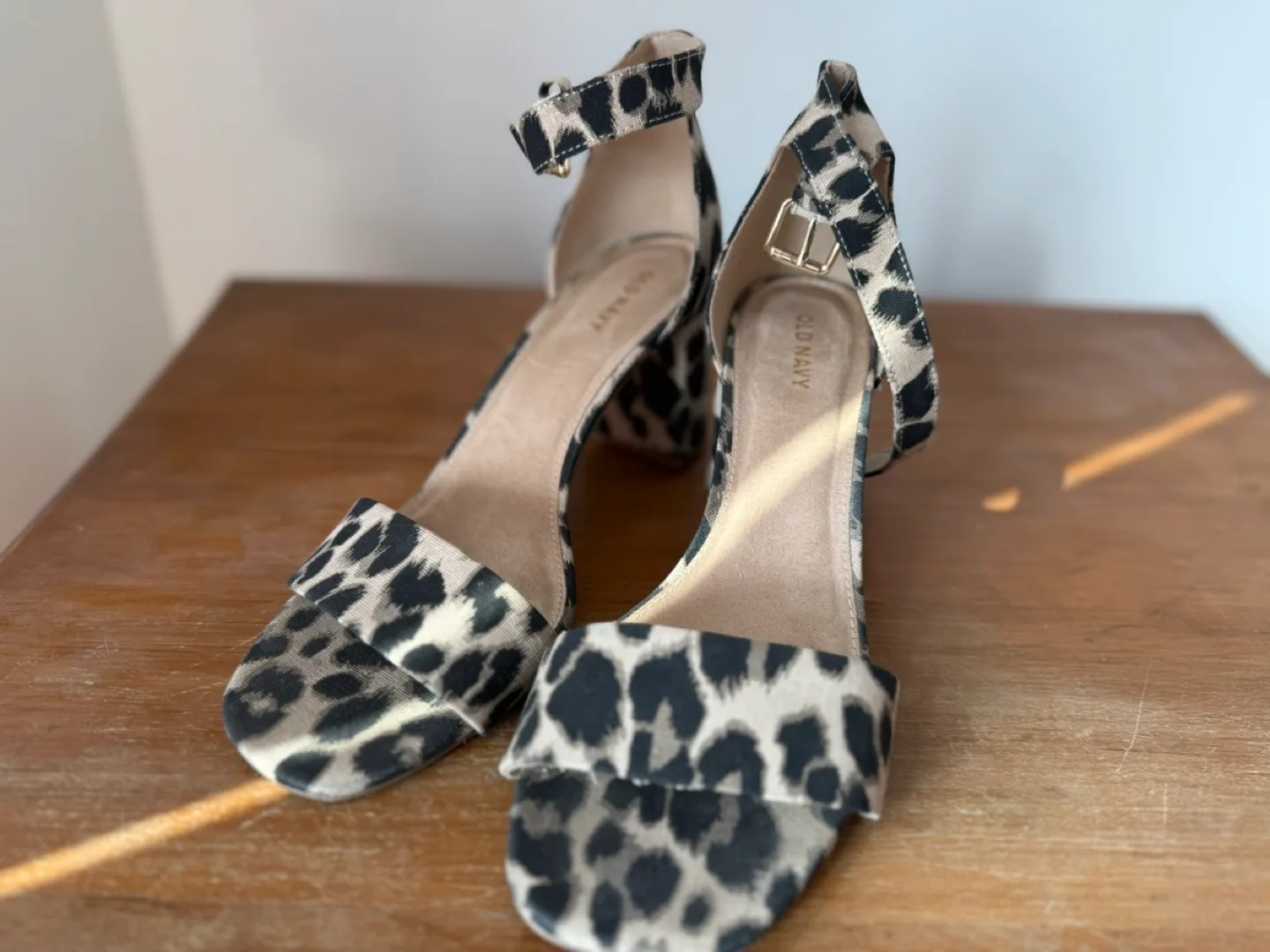 Old Navy Leopard Print Heels - Size 9 image indicator(2)
