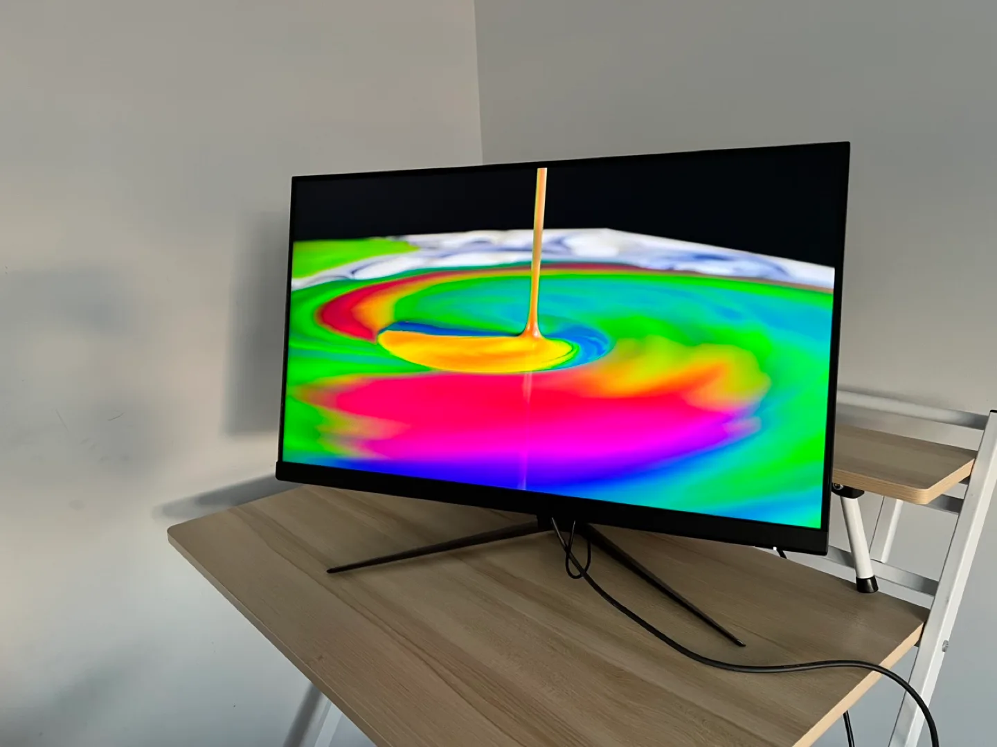 Amazing condition gaming monitor with a 144 hz at 27” image indicator(2)