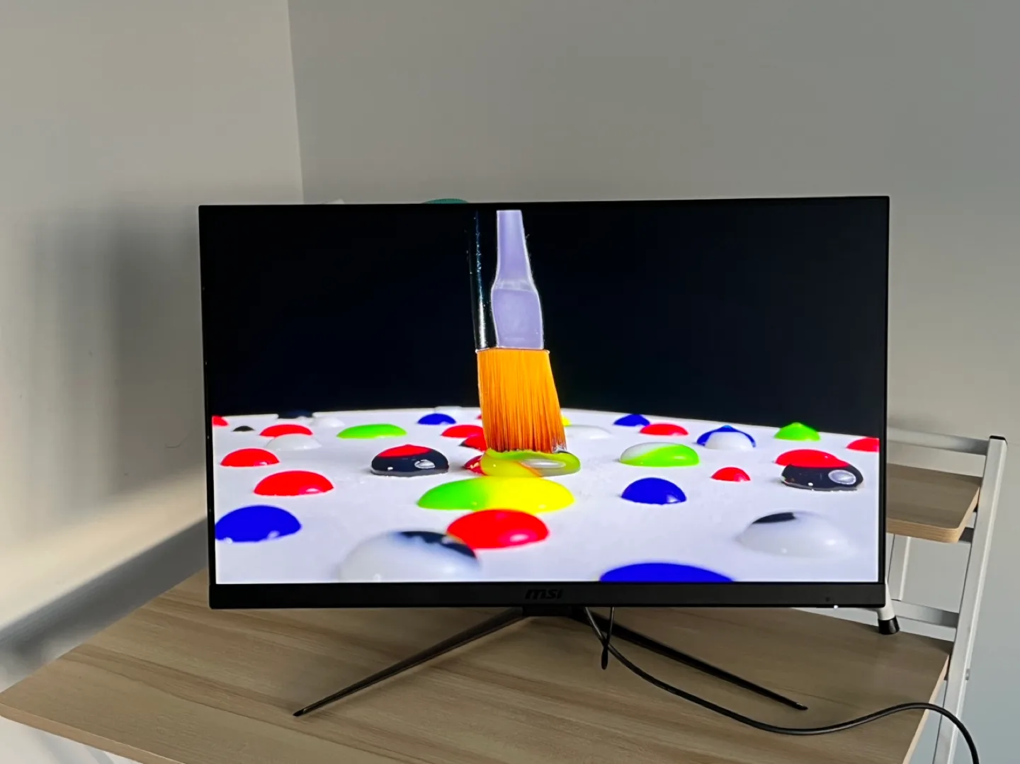 Amazing condition gaming monitor with a 144 hz at 27” image indicator(4)