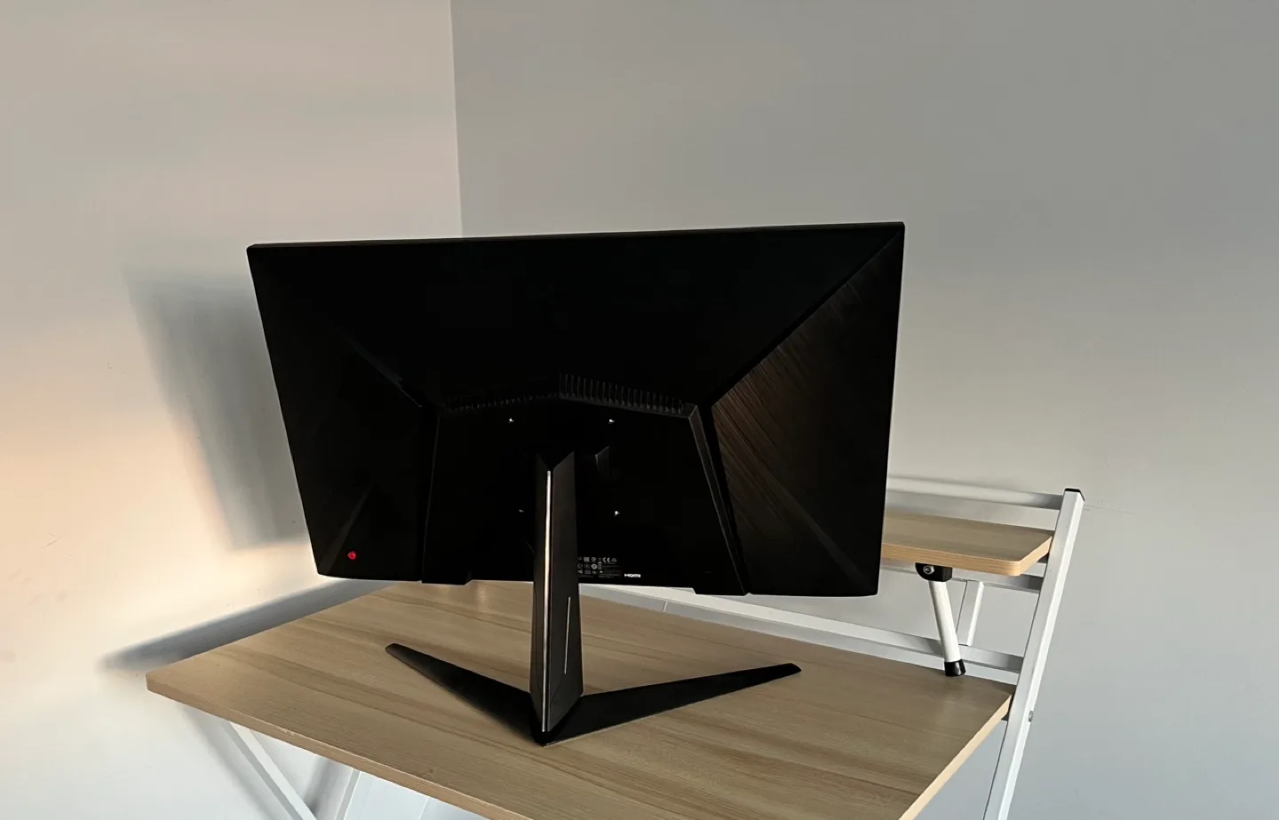 Amazing condition gaming monitor with a 144 hz at 27” image indicator(10)