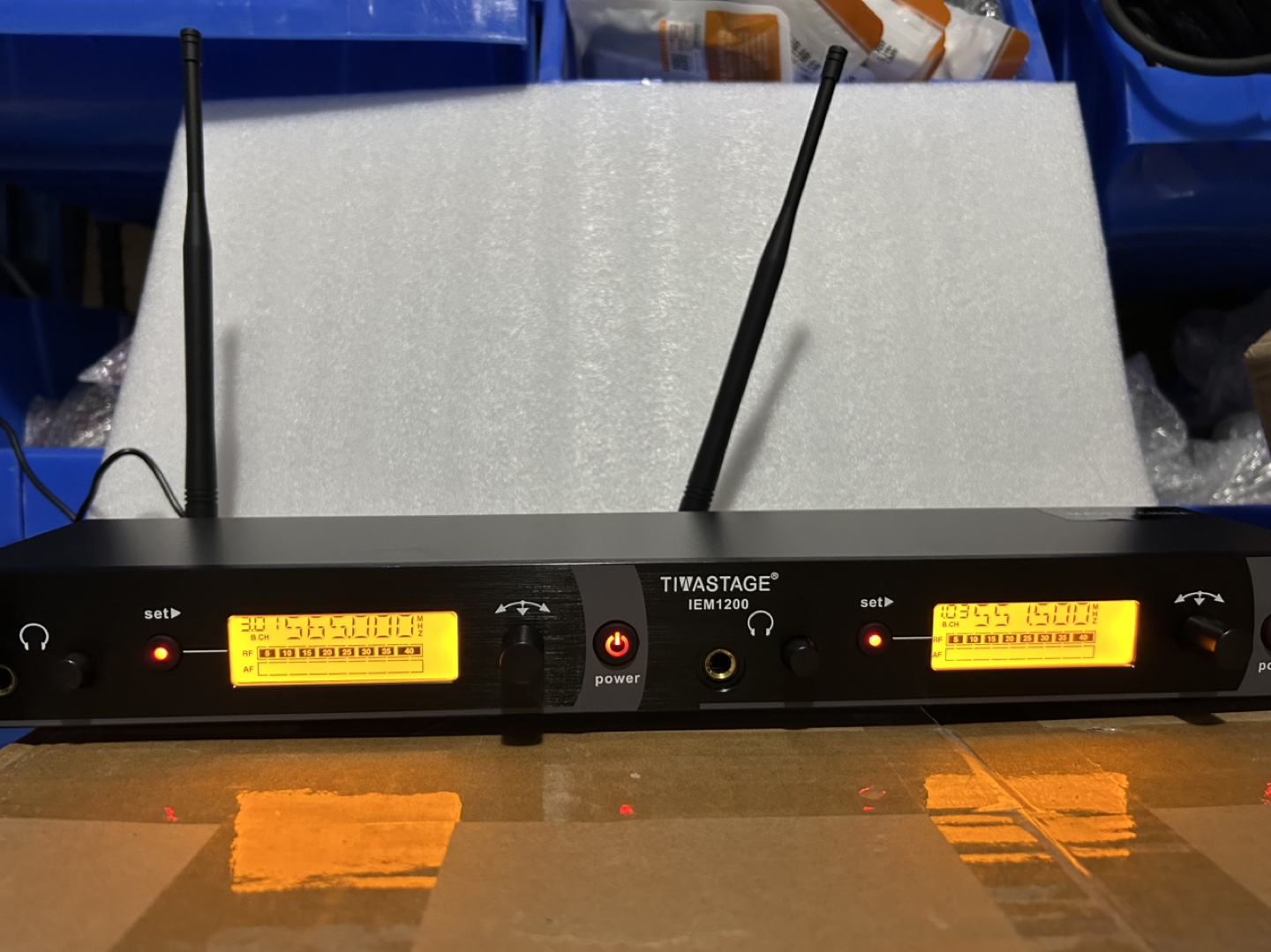 TIWASTAGE Wireless Microphone System - 4 Channels - photo 2