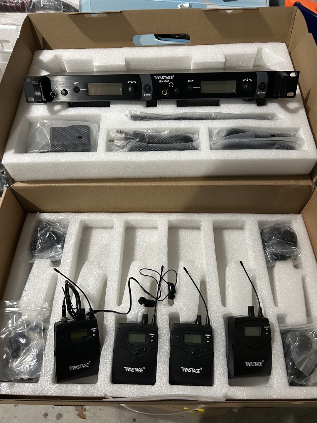 TIWASTAGE Wireless Microphone System - 4 Channels