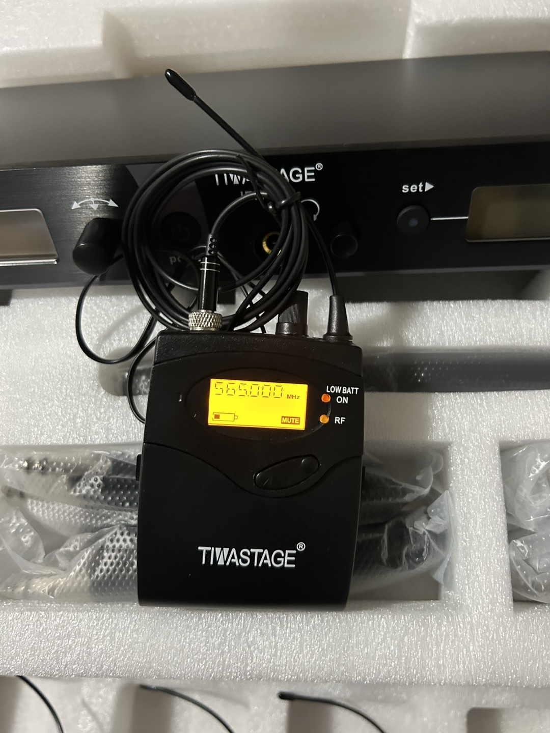 TIWASTAGE Wireless Microphone System - 4 Channels - photo 4