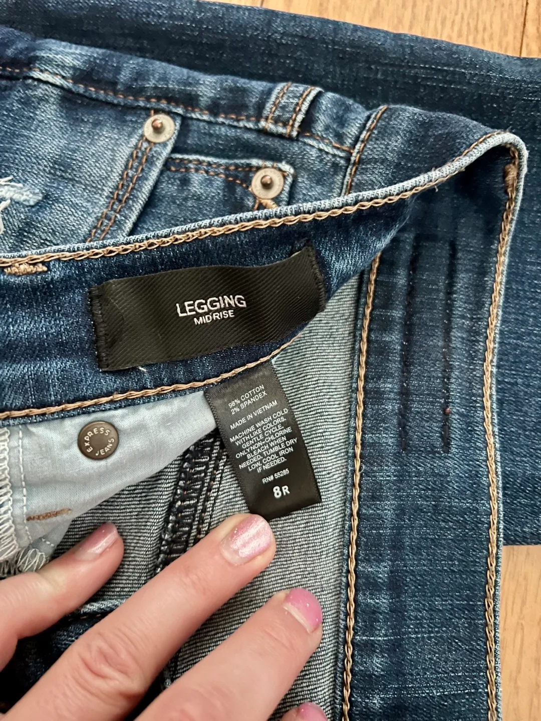 Express Jeans - Size 8R - Distressed Mid-Rise Leggings image indicator(5)