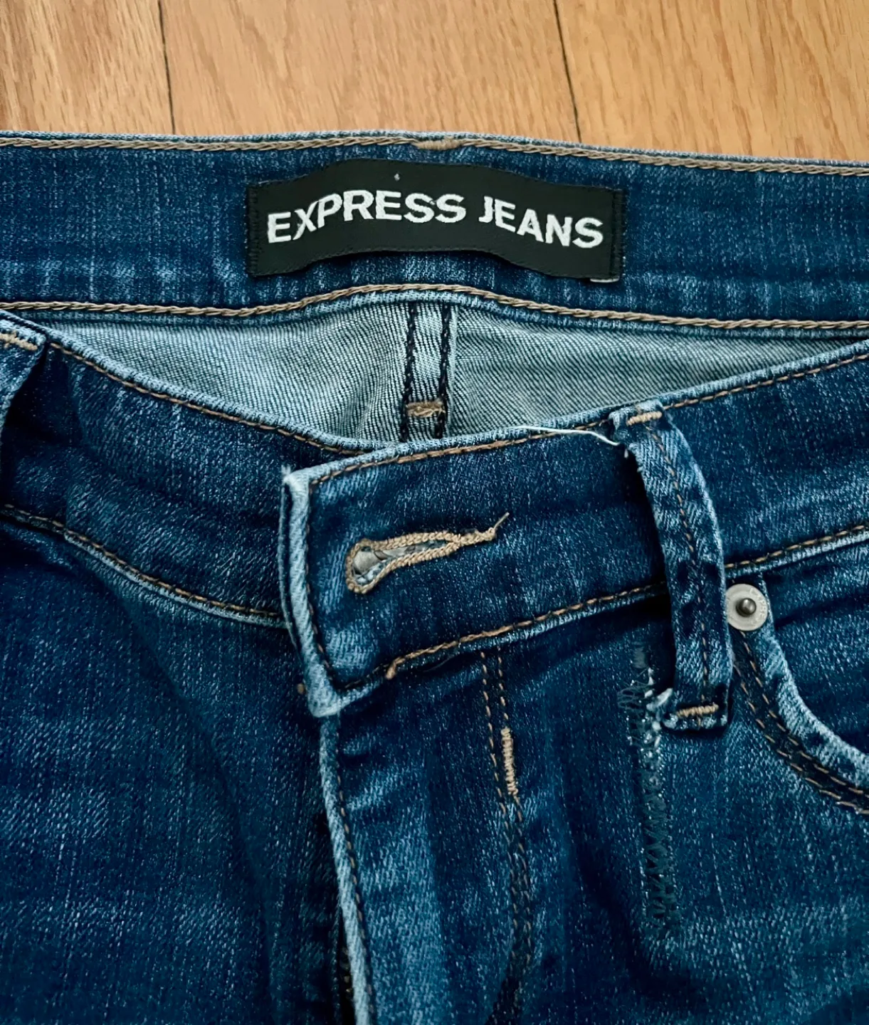 Express Jeans - Size 8R - Distressed Mid-Rise Leggings image indicator(2)