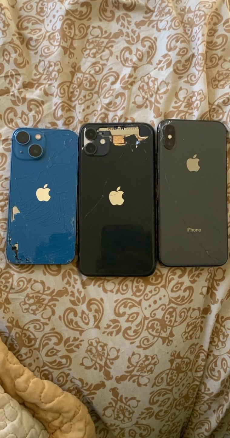 3 iPhones for parts or repair