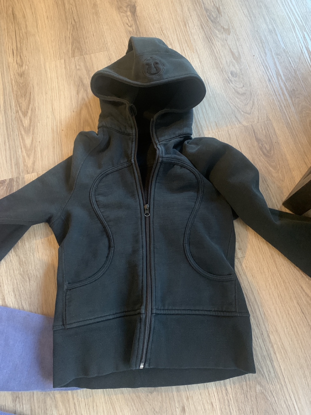 Lululemon Athletica Bundle: Jacket & Capri - photo 3