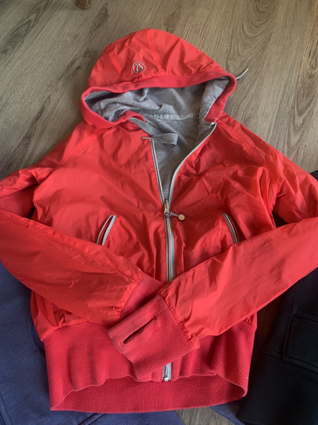 Lululemon Athletica Bundle: Jacket & Capri - photo 4