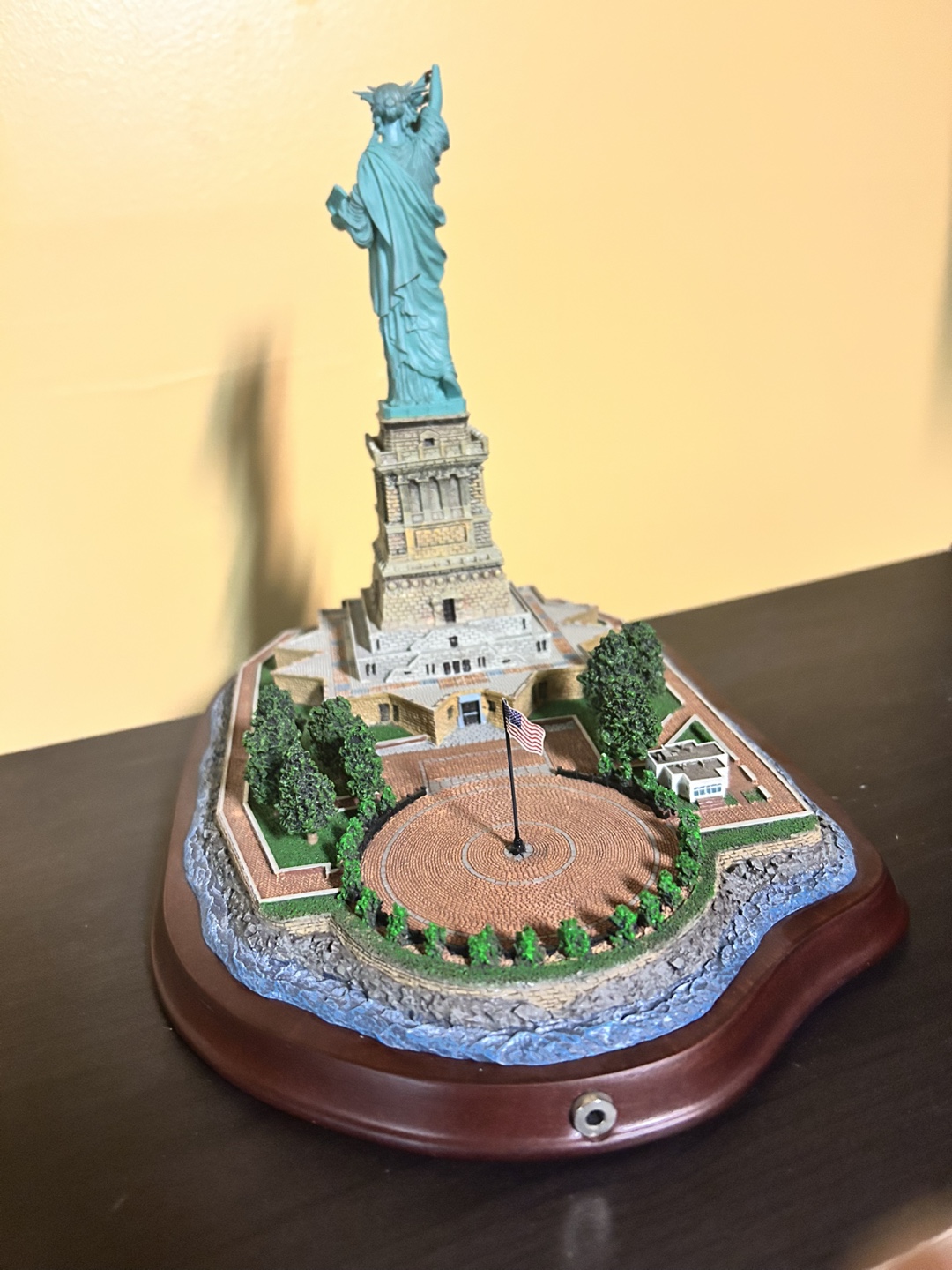 Statue of Liberty Collectible Figurine - photo 4