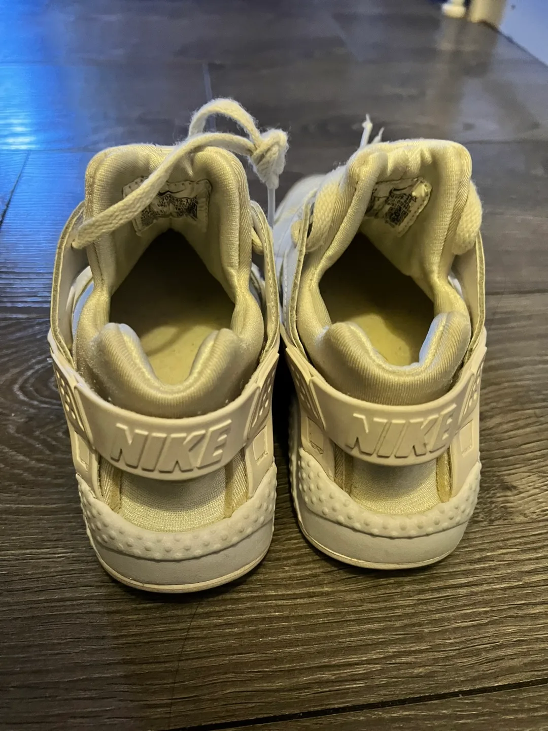 Nike Air Huarache Sneakers - White  1Y size image indicator(4)