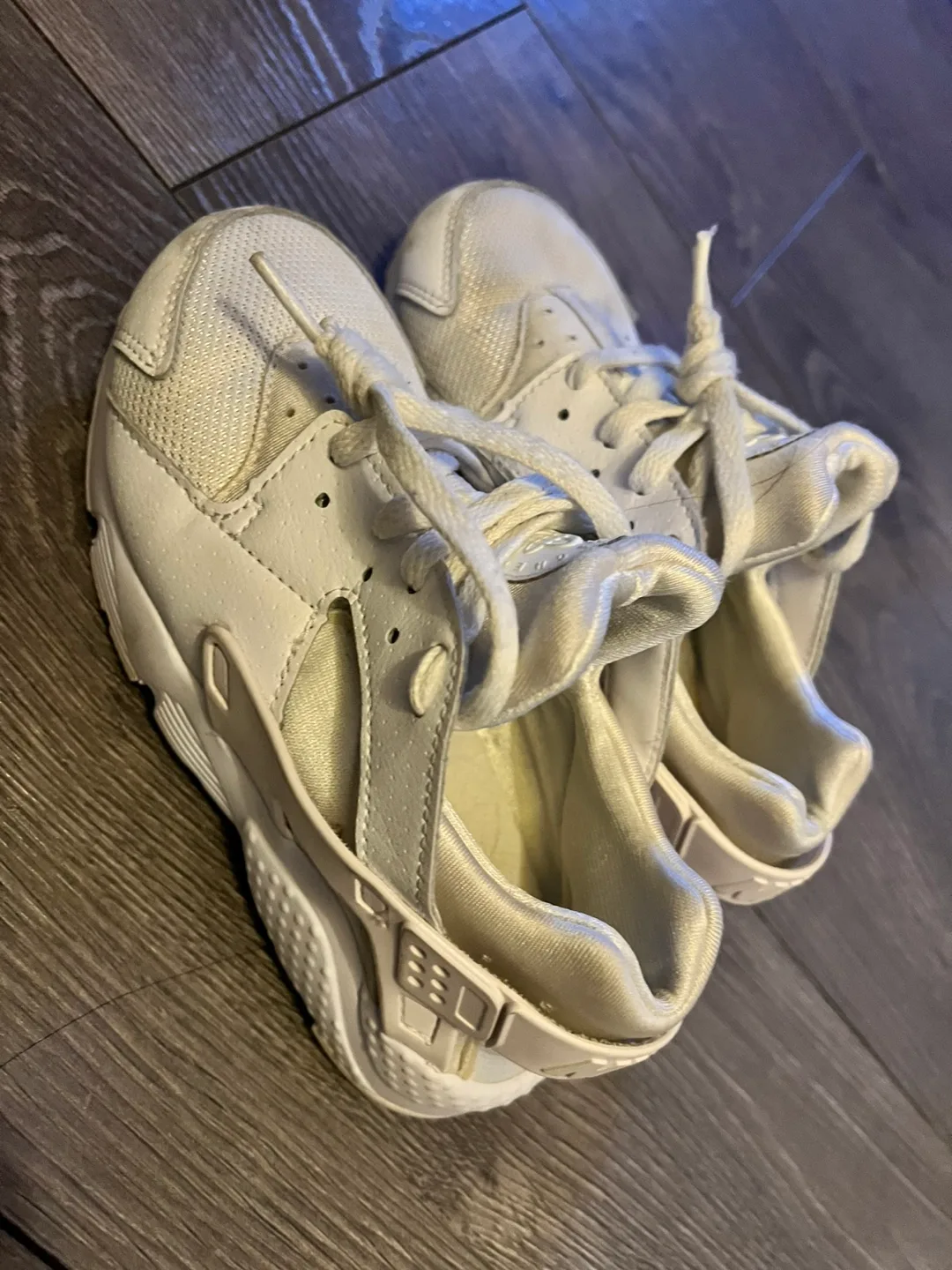 Nike Air Huarache Sneakers - White  1Y size image indicator(3)