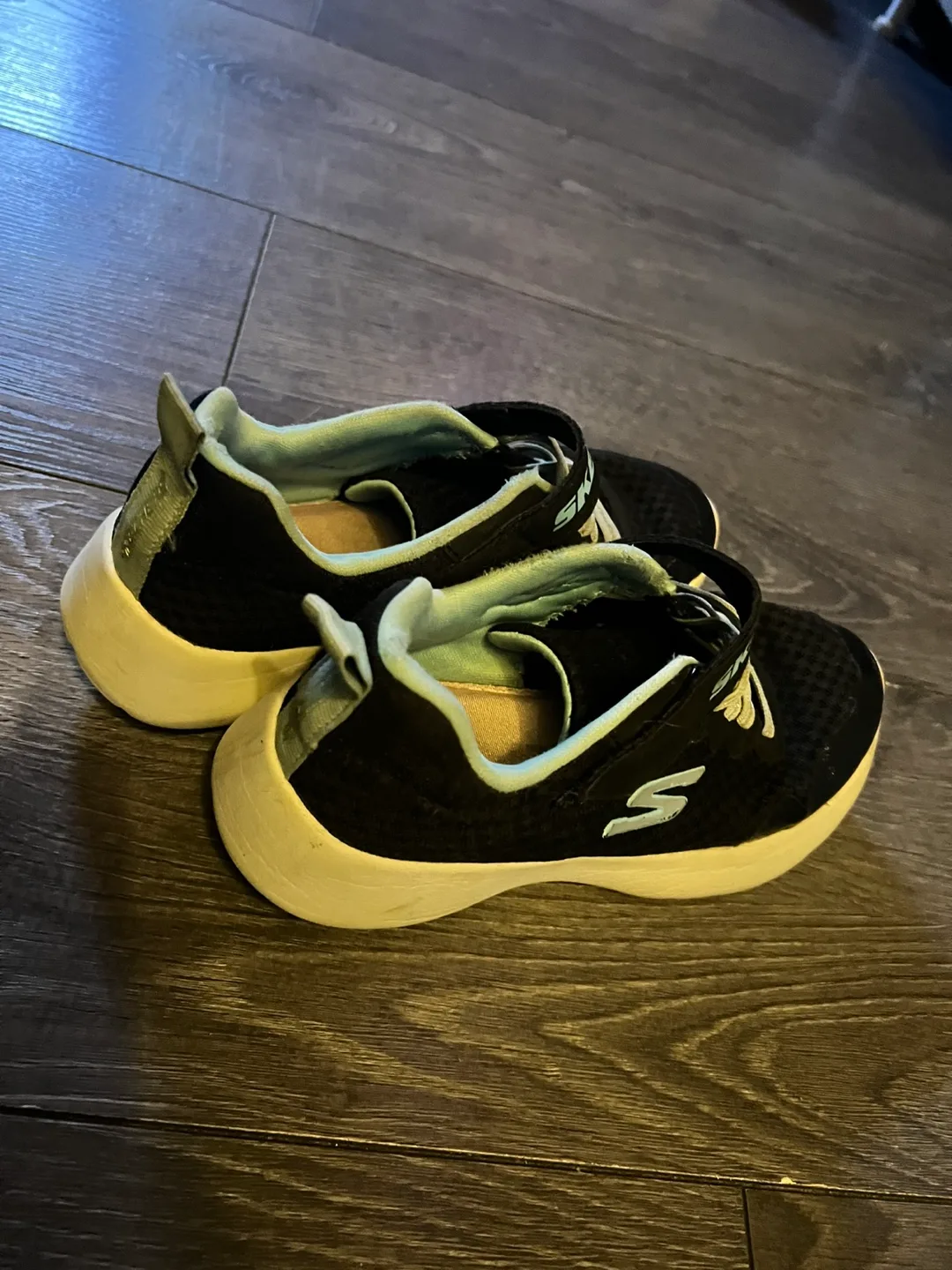 Skechers Girls' Sneakers Size 1 image indicator(3)