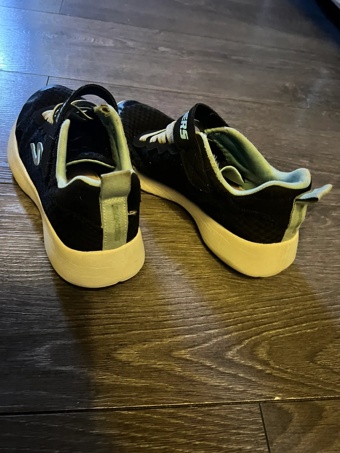 Skechers Girls' Sneakers Size 1 image indicator(2)