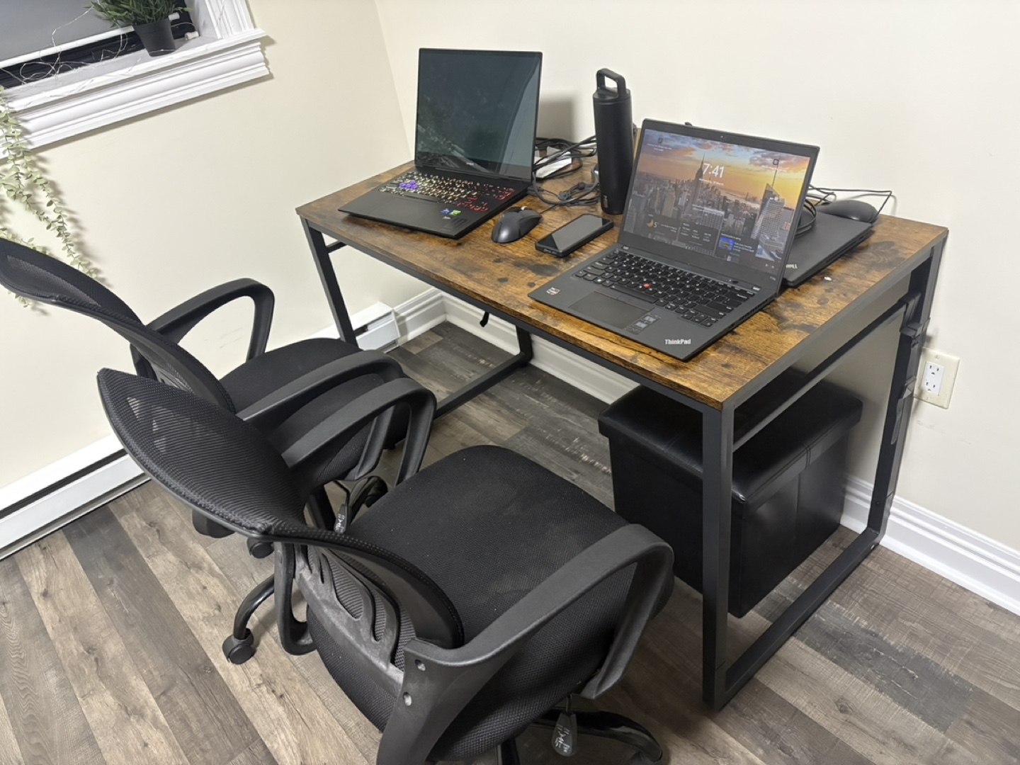 Office table - Home office setup - photo 2