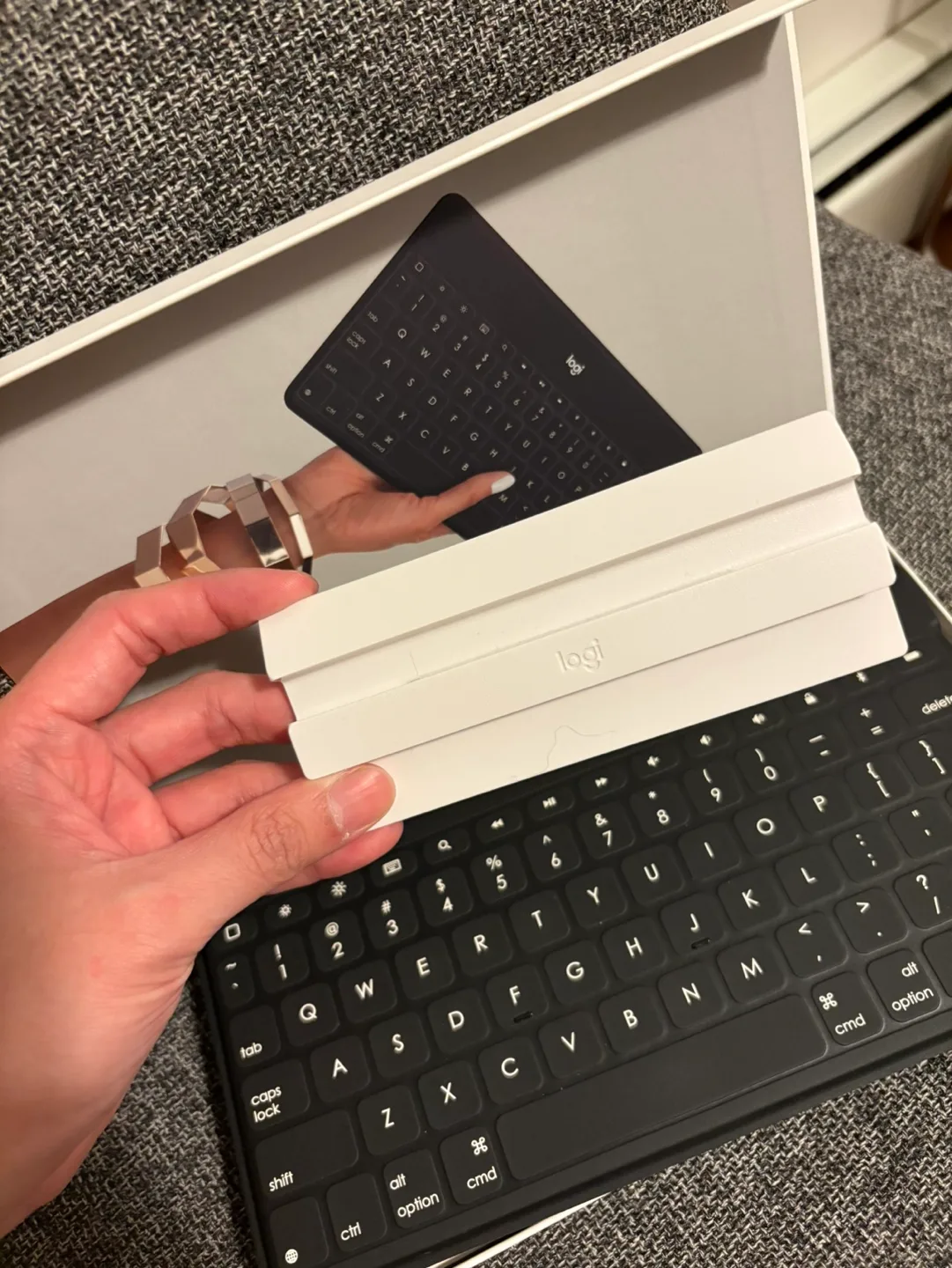 Logitech Keys-To-Go Slim Bluetooth Keyboard **SPRING CLEANING** image indicator(4)