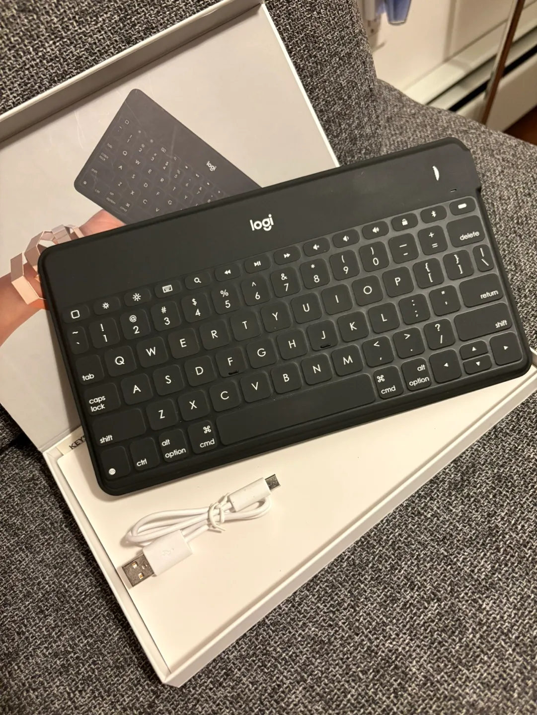 Logitech Keys-To-Go Slim Bluetooth Keyboard **SPRING CLEANING** image indicator(2)