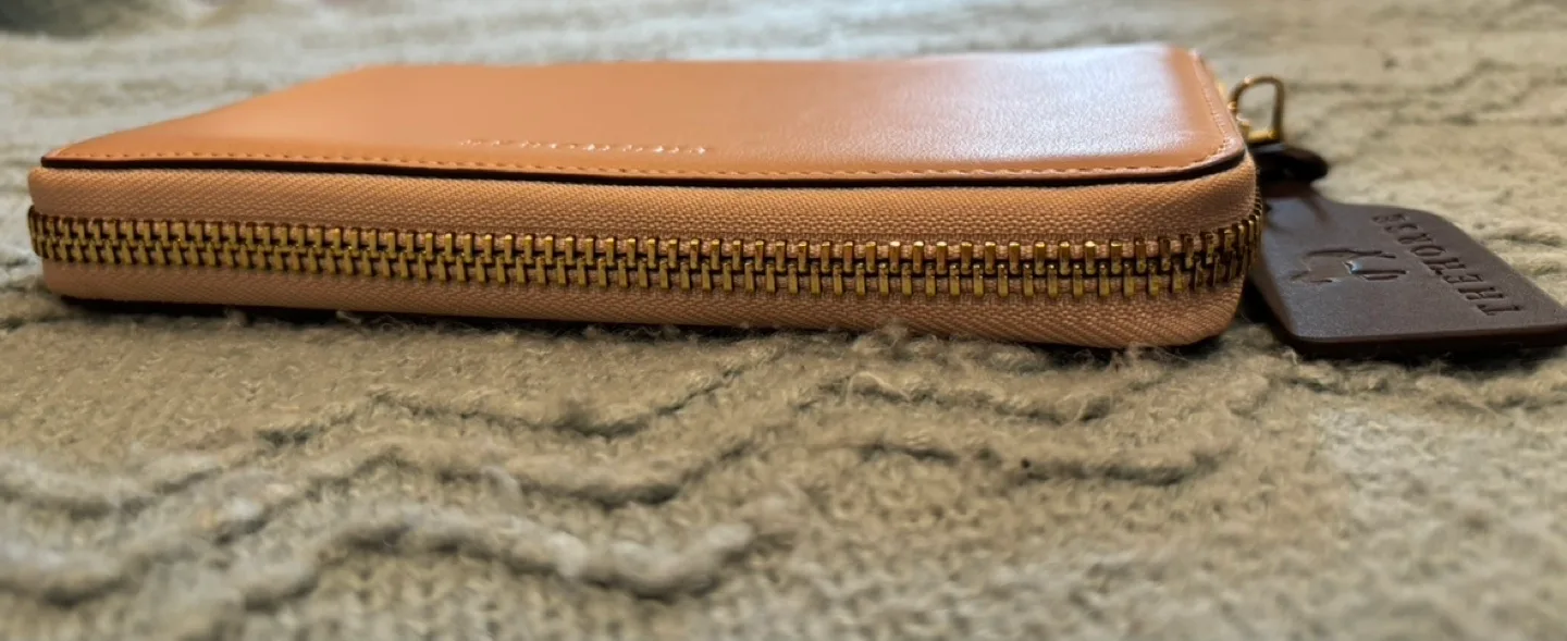 The Horse Women’s Zip-around Leather Wallet (NEVER USED) image indicator(8)