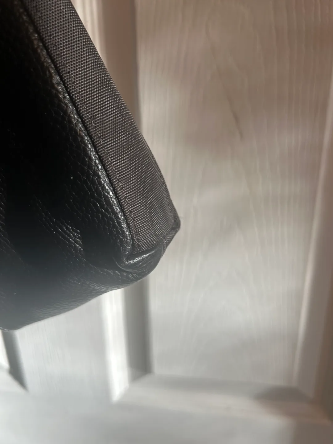 NEW Roots Leather Crossbody Bag image indicator(6)