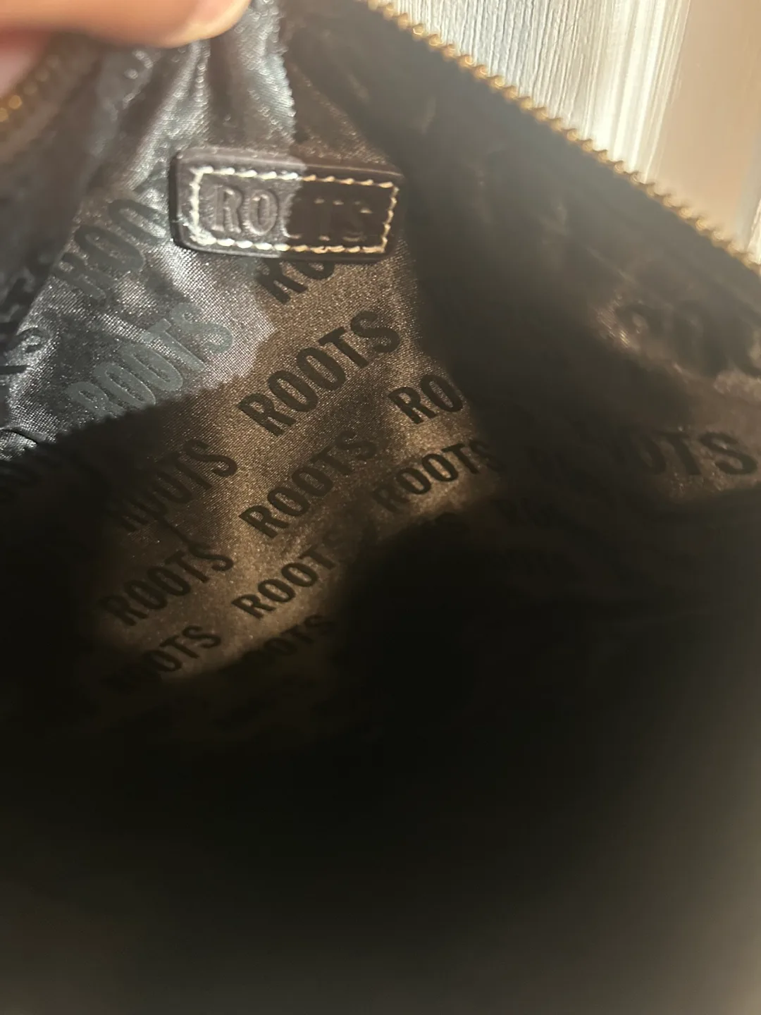 NEW Roots Leather Crossbody Bag image indicator(3)