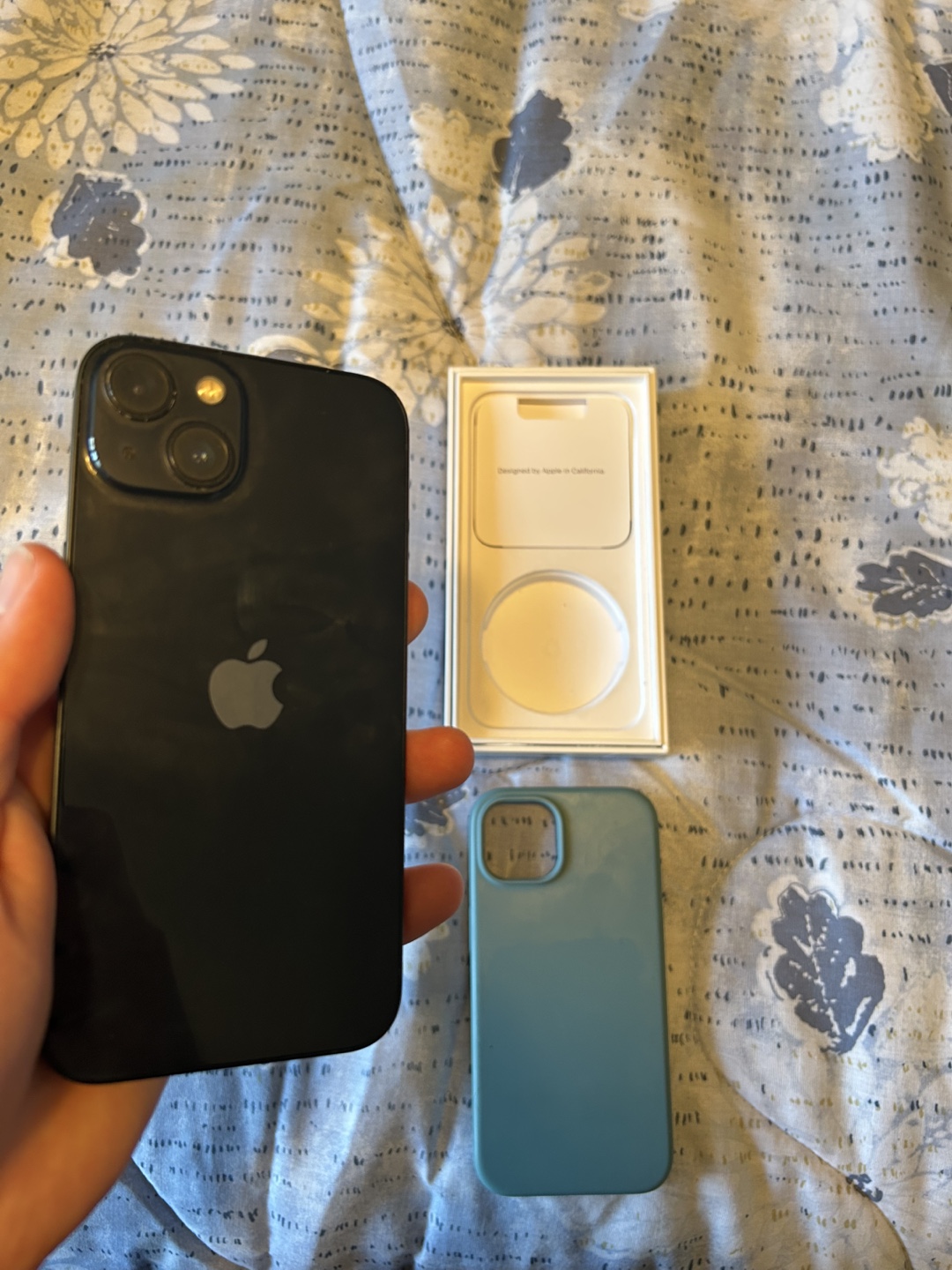 iPhone 13 - Perfect Condition - photo 2