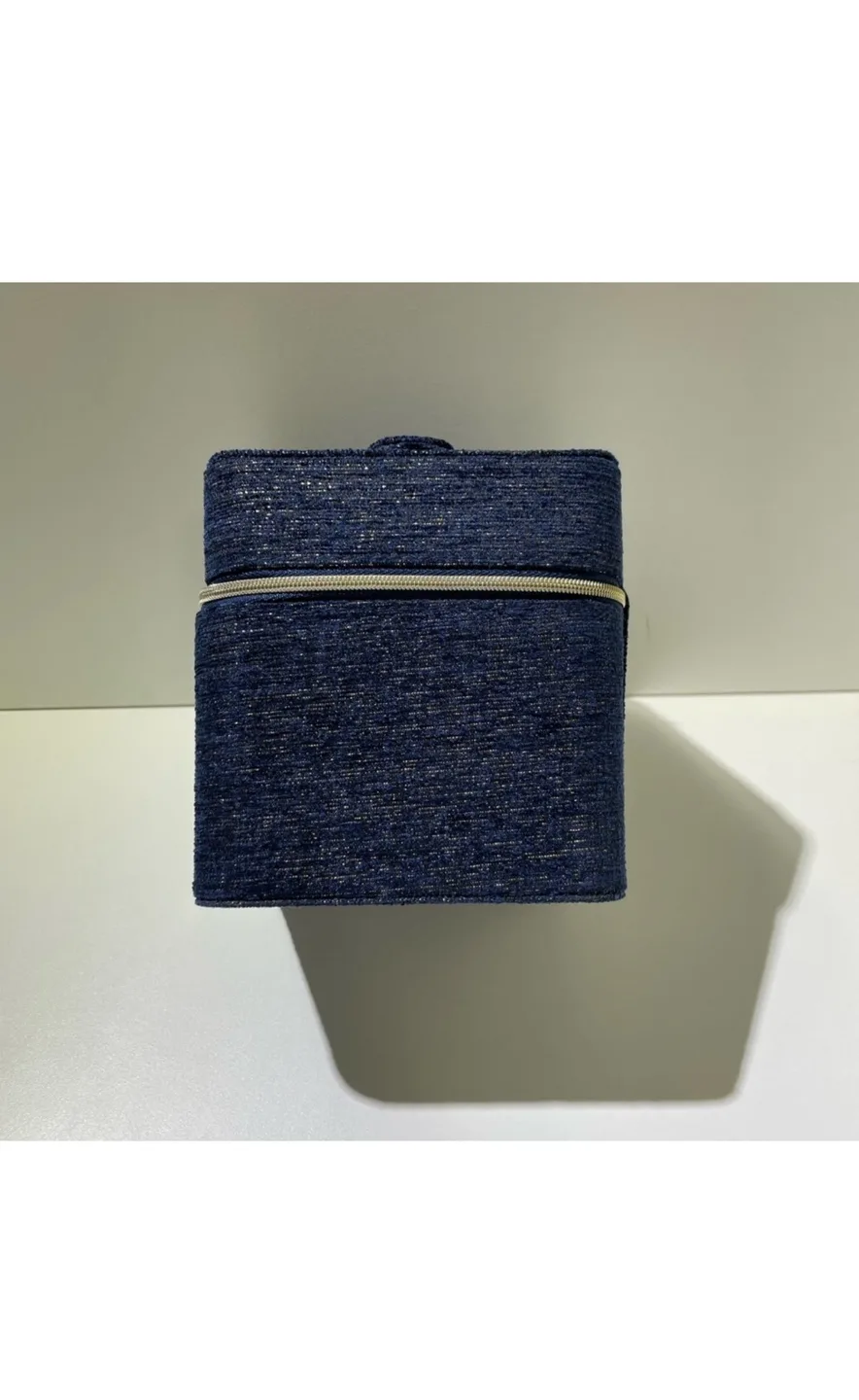 Chanel Beauté Cosmetic Case image indicator(5)