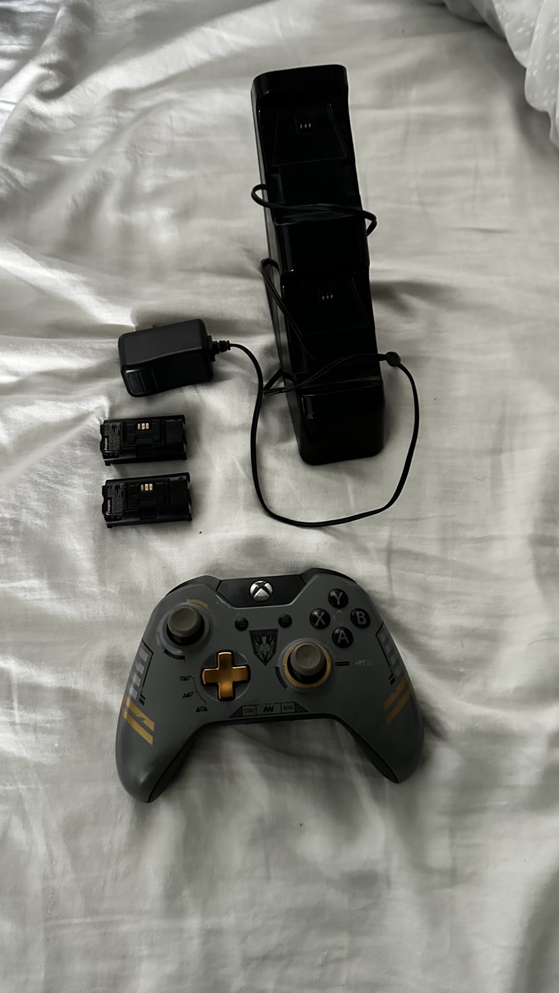 Xbox One controller and charging station
