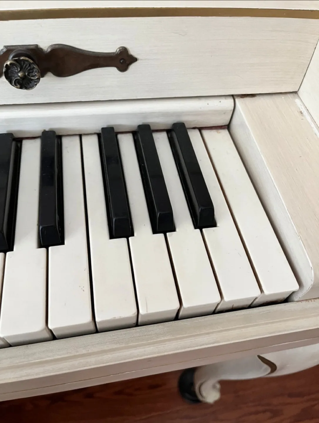 Vintage Baldwin Piano - Off-White image indicator(3)