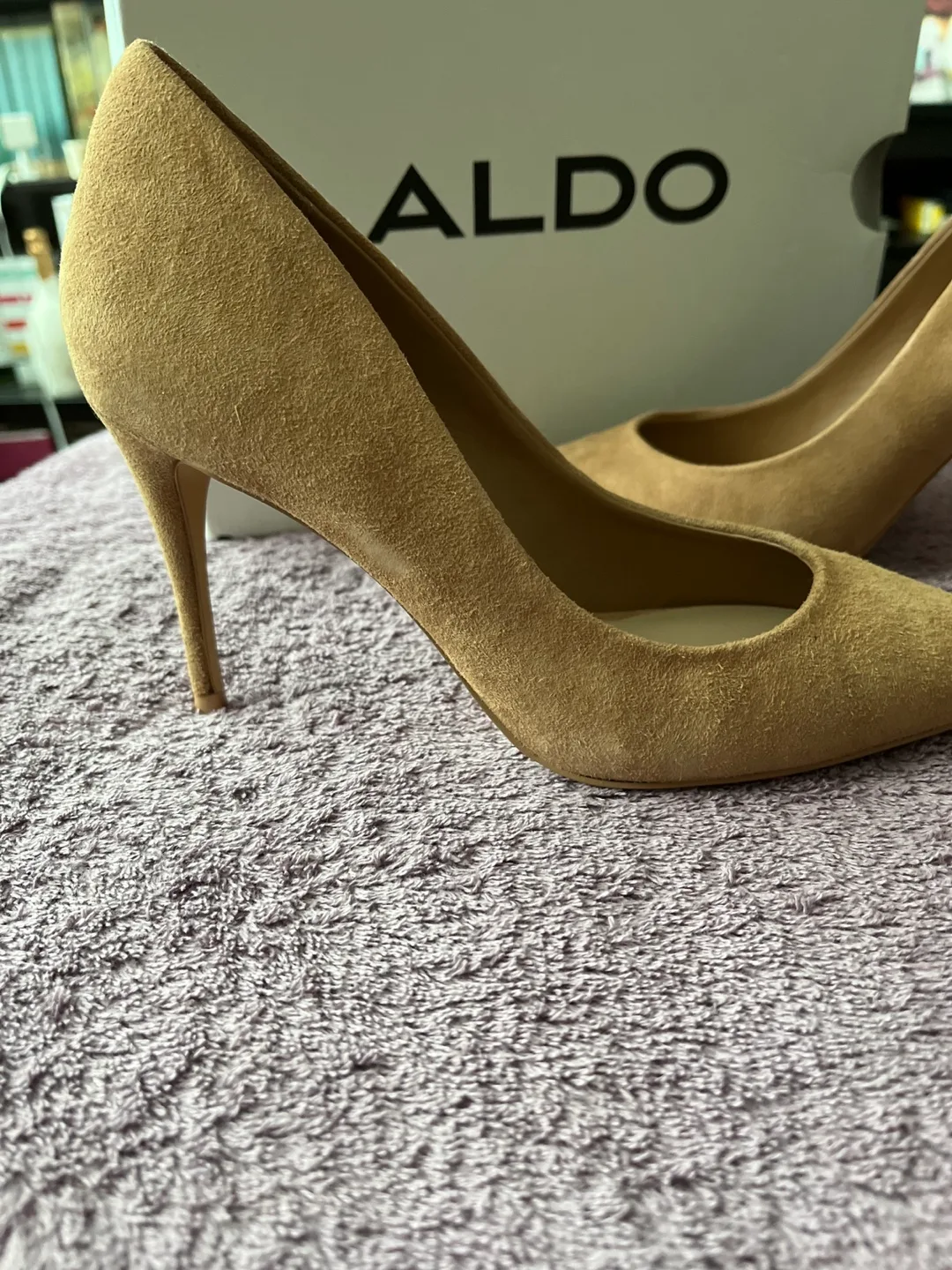 BRAND NEW ALDO Traycey Nude Suede Heels - Size US 6.5 image indicator(5)