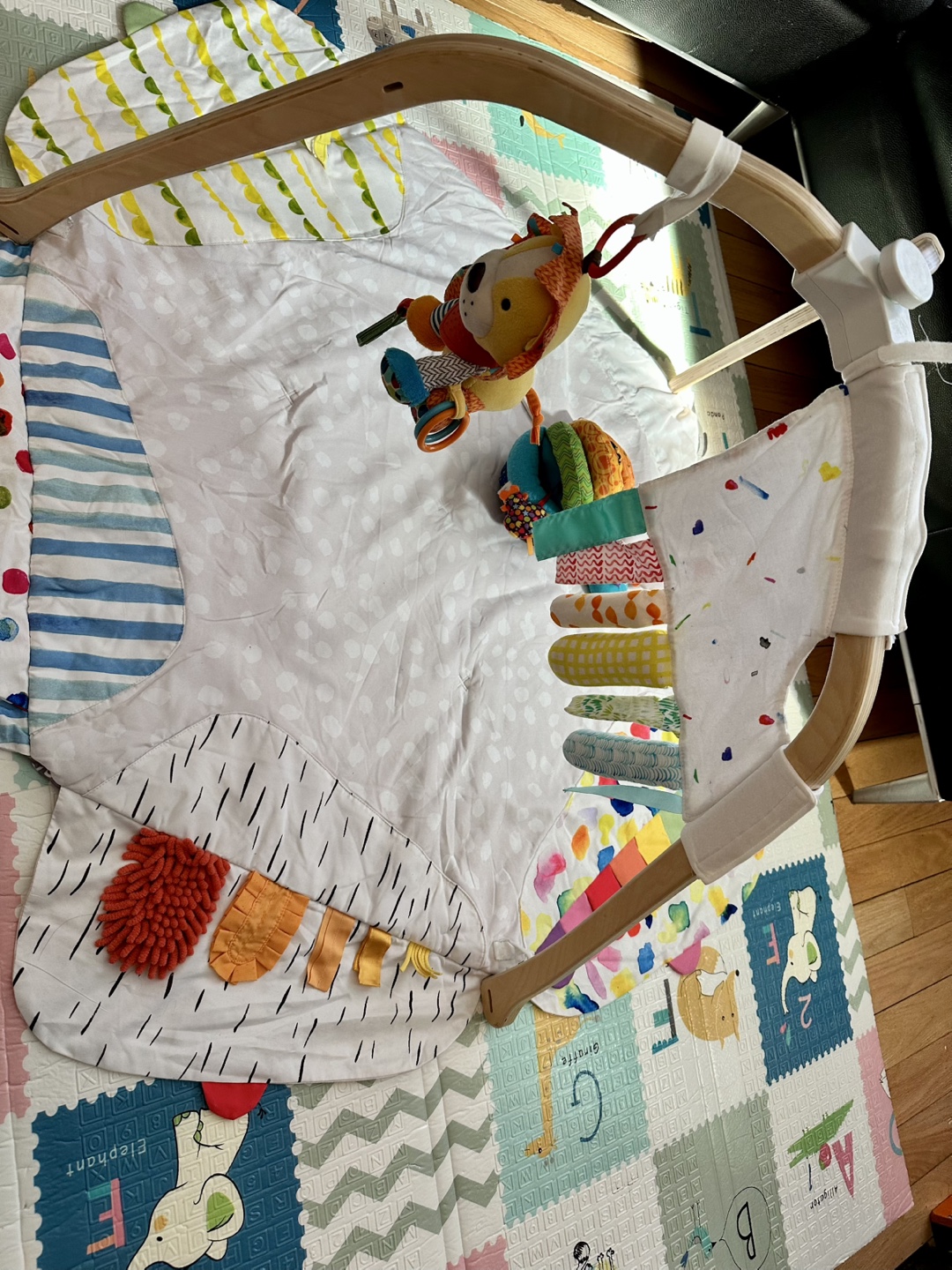 Lovevery Play Gym & Tent with Sensory Strands - photo 2