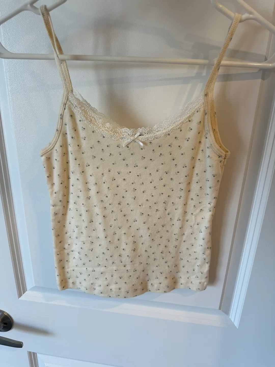 Brandy Melville Cream floral lace trim cami thumbnail