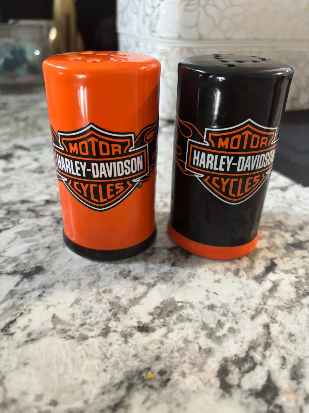 Harley-Davidson Salt and Pepper Shakers image indicator(3)