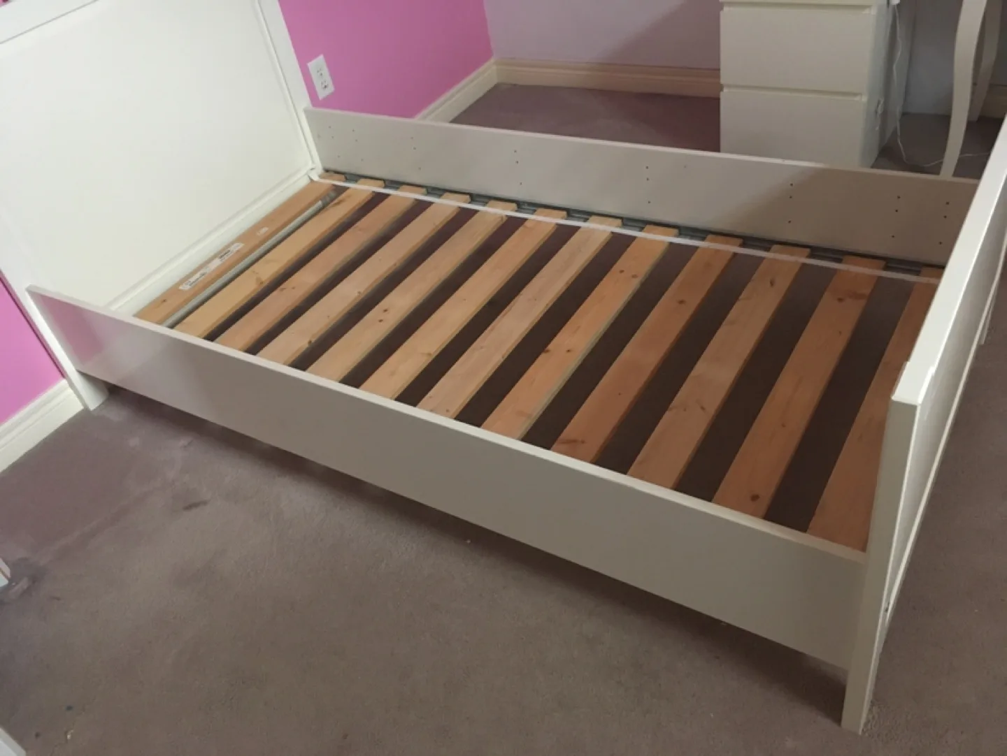 IKEA Hemnes Twin Bed Frame - White image indicator(2)