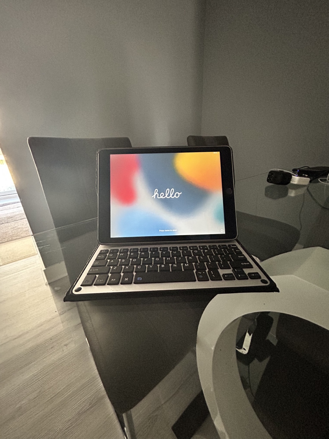 iPad with Bluetooth Keyboard - photo 2