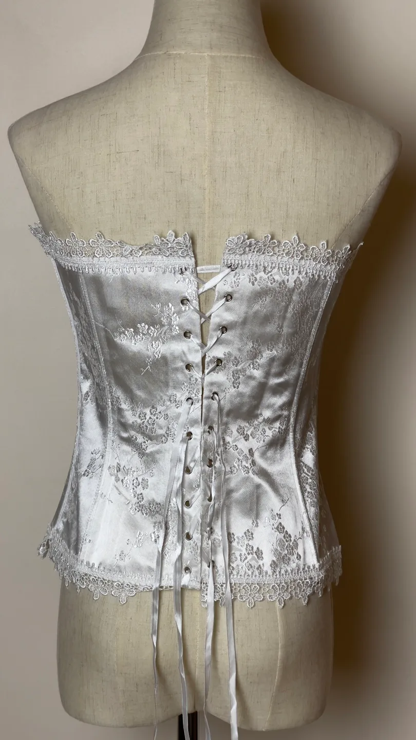 White Satin Corset with Floral Embroidery image indicator(3)