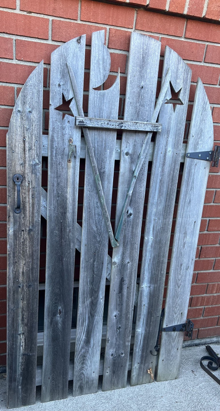 Wooden gates with hinges - photo 2