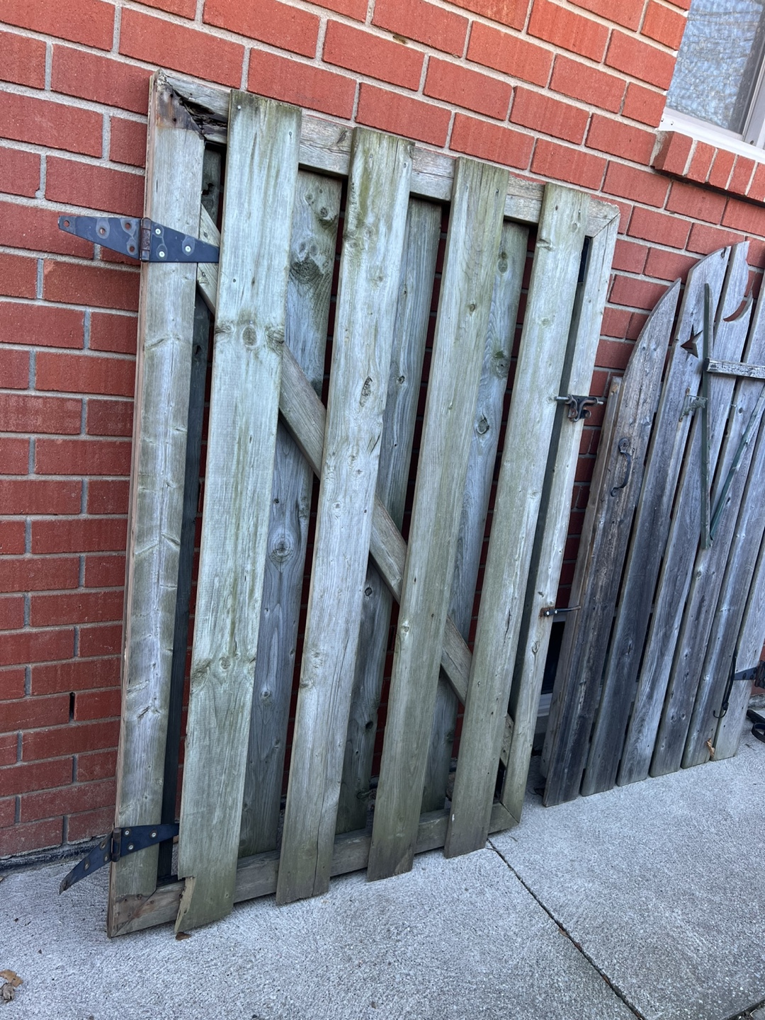 Wooden gates with hinges - photo 3