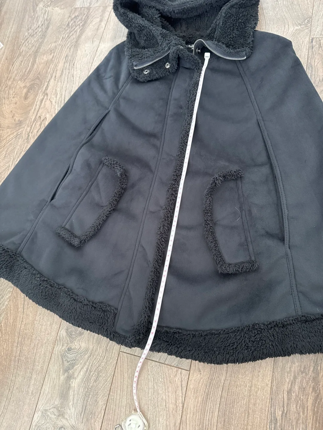 Black Hooded Cape image indicator(3)